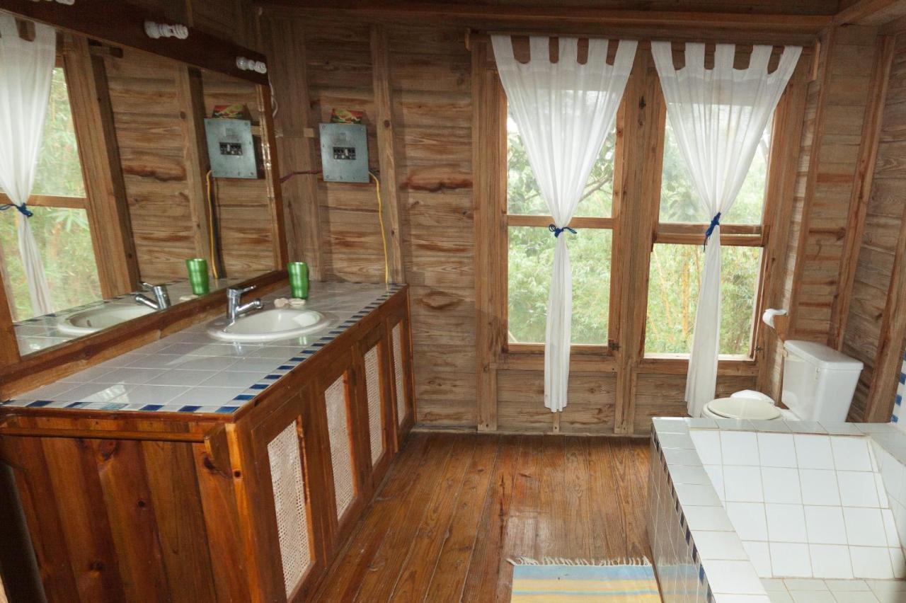 Roatan Bed & Breakfast Apartments West End Ngoại thất bức ảnh