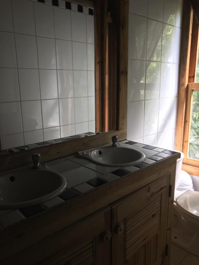 Roatan Bed & Breakfast Apartments West End Ngoại thất bức ảnh