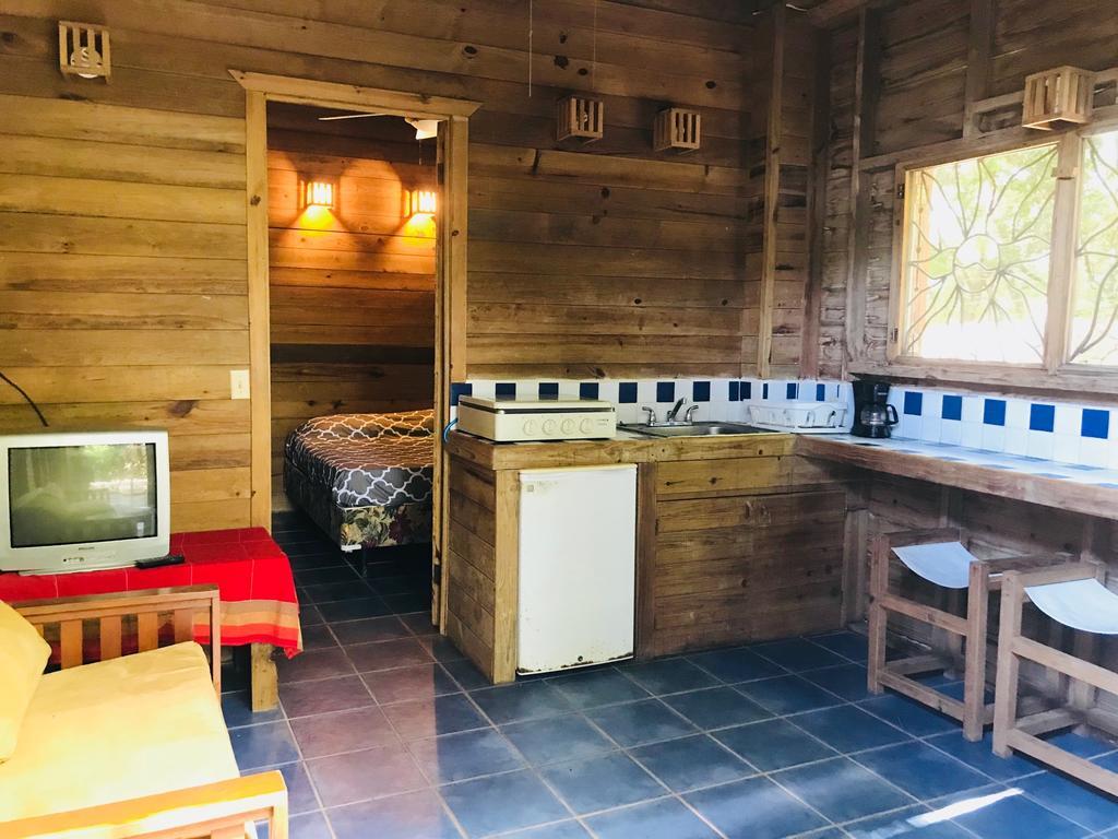 Roatan Bed & Breakfast Apartments West End Ngoại thất bức ảnh