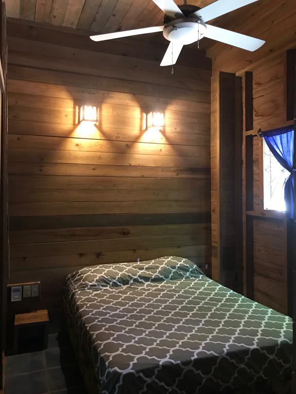 Roatan Bed & Breakfast Apartments West End Ngoại thất bức ảnh